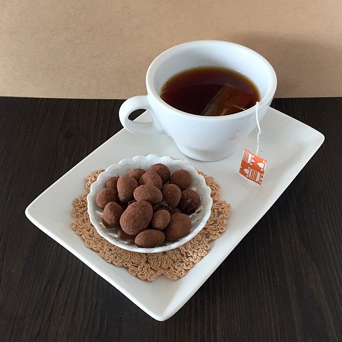 チョコにお茶のティーバッグが10つセットになっているので10回素敵なティータイムを楽しめます